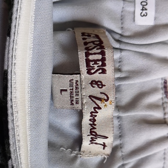 Ladies top - Picture 2 of 3